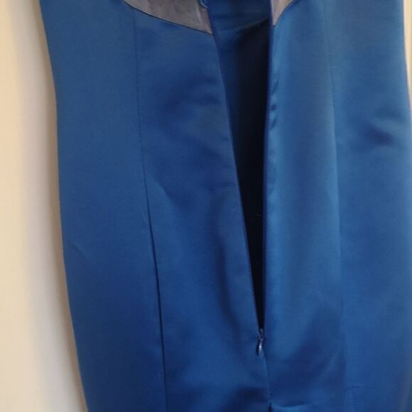 Bride's Mermaid Gown Plunging Neckline Royal Blue Size 8 - Picture 11 of 16